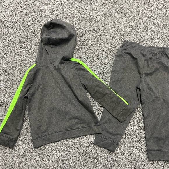 Boys sweat pants & hoodie set 4t - Picture 2 of 4